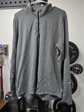 Nike Men’s Gray Quarter-Zip Performance Jacket